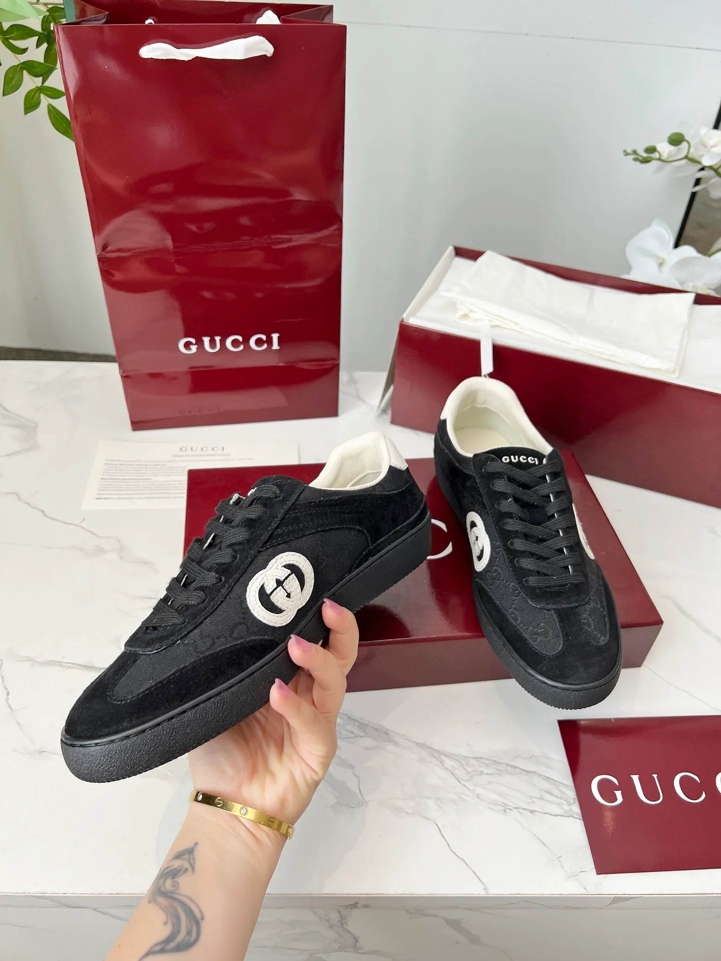 👟👟Ex-factory price 520👟👟 High version GUCCI's latest moral training shoes🔥🔥Double G leather with three-dimensional Gucci letters. The 3D effect creates a free flowing texture of the entire shoe, smooth line design. Light, comfortable and breathable, women's size 35-40, men's size 39-45